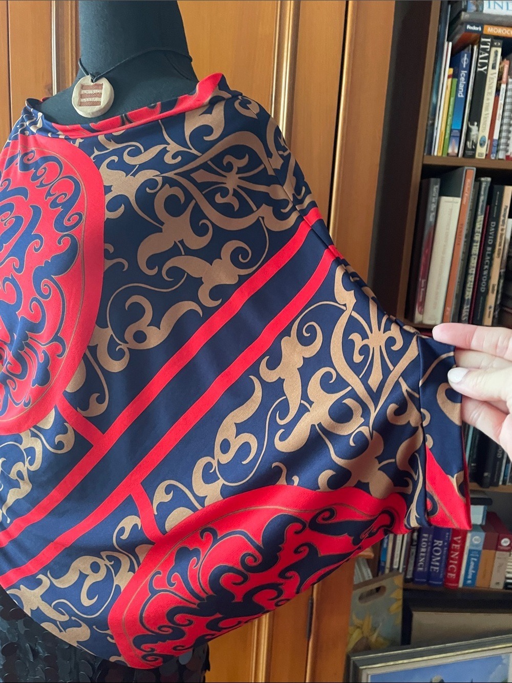 🇨🇦 Asymmetrical Women's Draped Print Blouse in Navy, Red & Beige - One Size - Picture 4 of 11